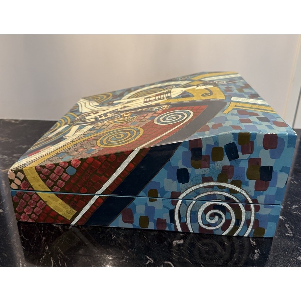 La Belle Art Decorated Lacquered Wood Box Treasure Box Hand Painted 12x12x5 1/8" - Picture 4 of 12